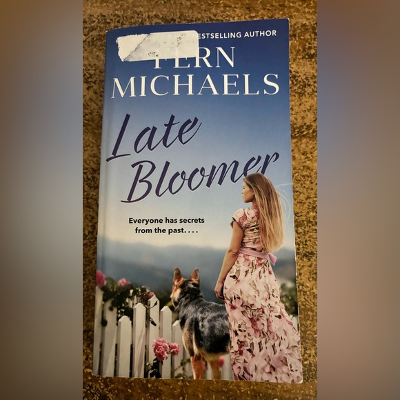 (3 for $20)Fern Michaels, 2 softcover novels Good Used Condition - Picture 4 of 9